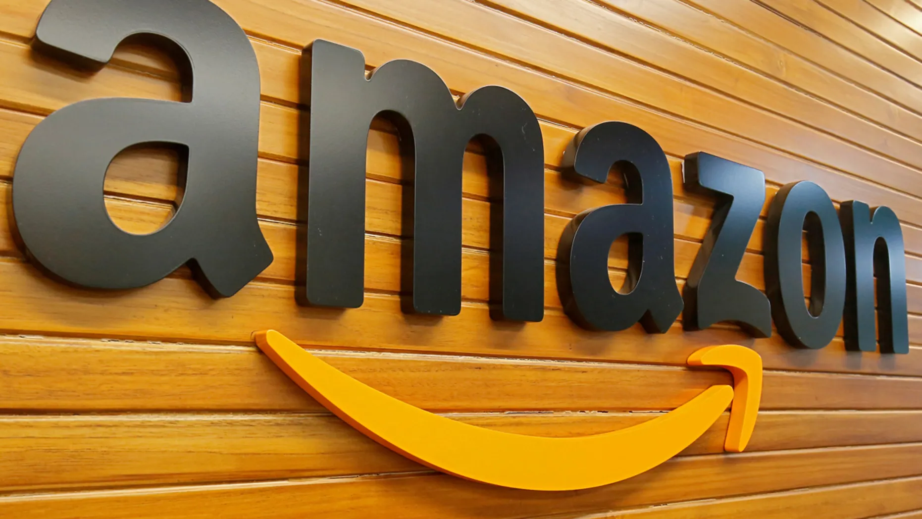 How Amazon is Using Gen AI to Enhance E-commerce